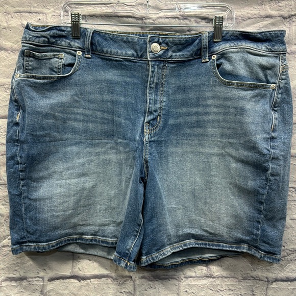 Maurice’s Denim Jean Shorts Plus Size 24W - Picture 1 of 3